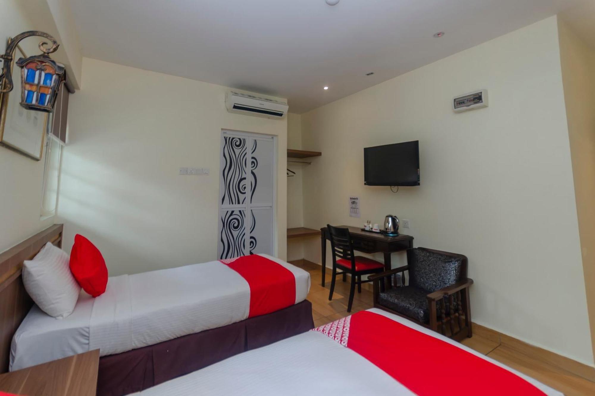 Super Oyo 596 The Vintage Hotel Джохор-Бару Экстерьер фото