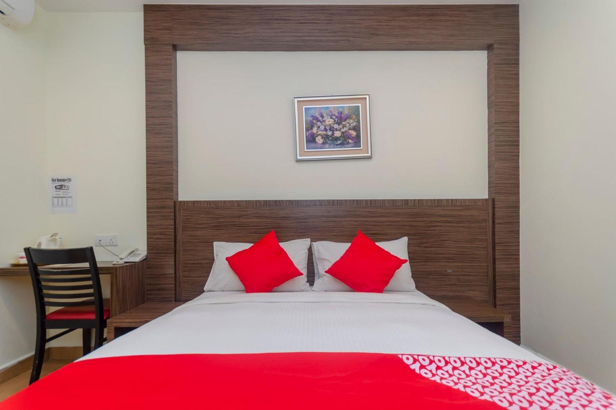 Super Oyo 596 The Vintage Hotel Джохор-Бару Экстерьер фото
