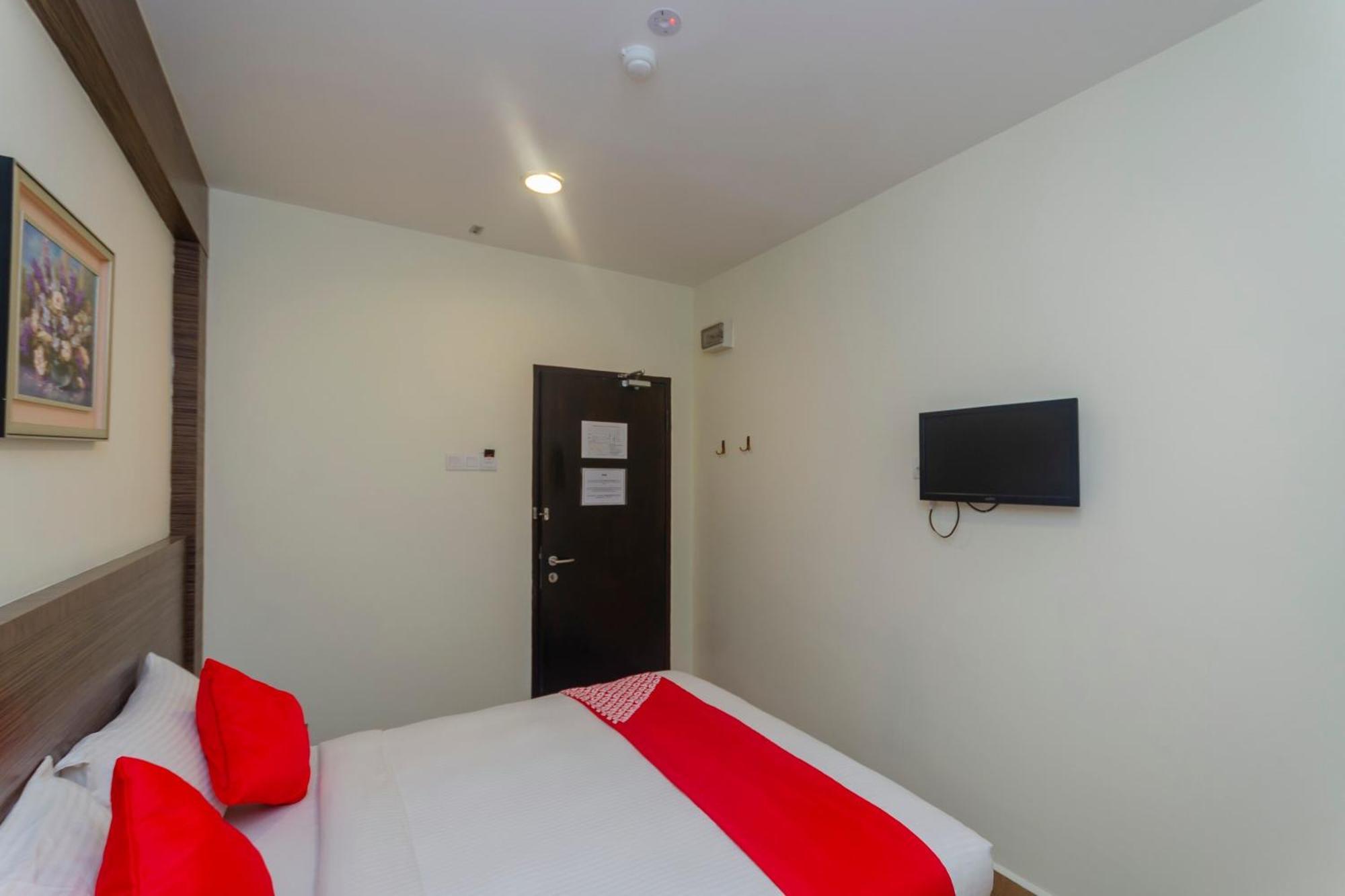 Super Oyo 596 The Vintage Hotel Джохор-Бару Экстерьер фото