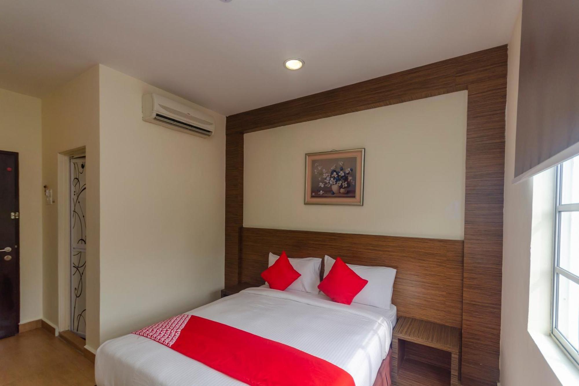 Super Oyo 596 The Vintage Hotel Джохор-Бару Экстерьер фото