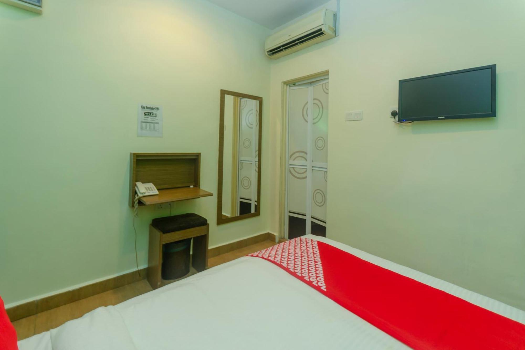 Super Oyo 596 The Vintage Hotel Джохор-Бару Экстерьер фото