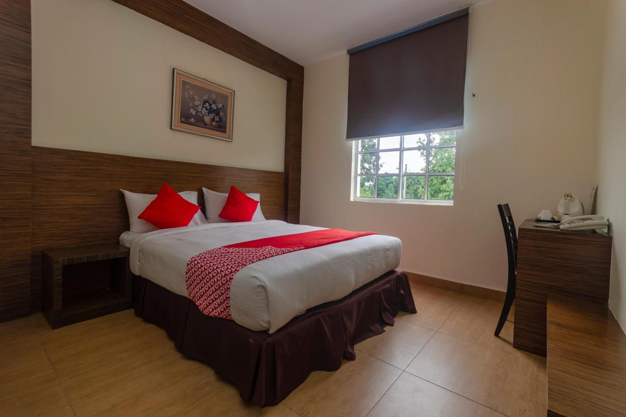 Super Oyo 596 The Vintage Hotel Джохор-Бару Экстерьер фото