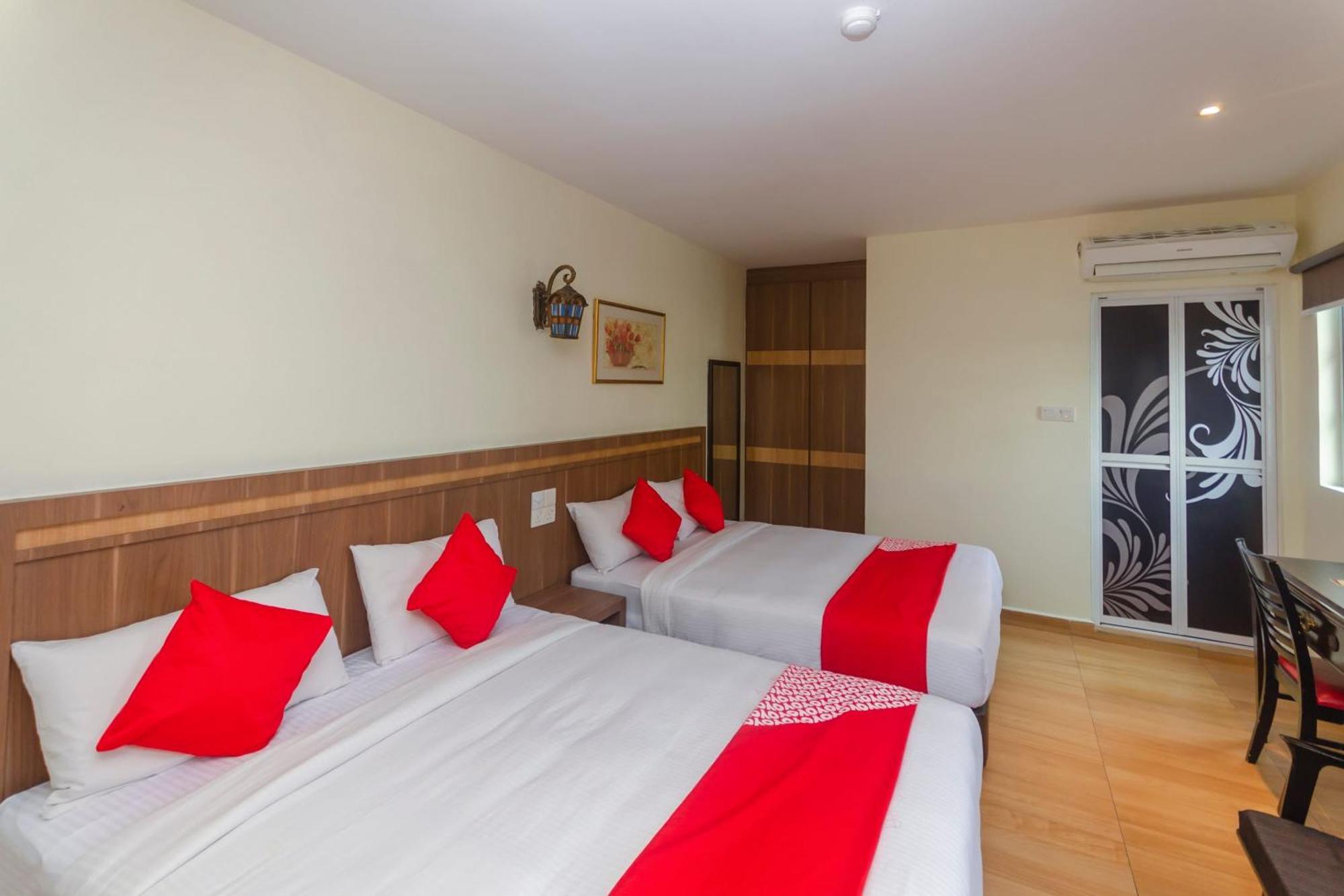 Super Oyo 596 The Vintage Hotel Джохор-Бару Экстерьер фото